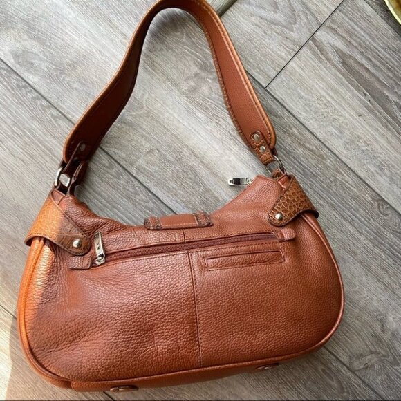 MC Old Town Leather Hobo Bag - Picture 4 of 16